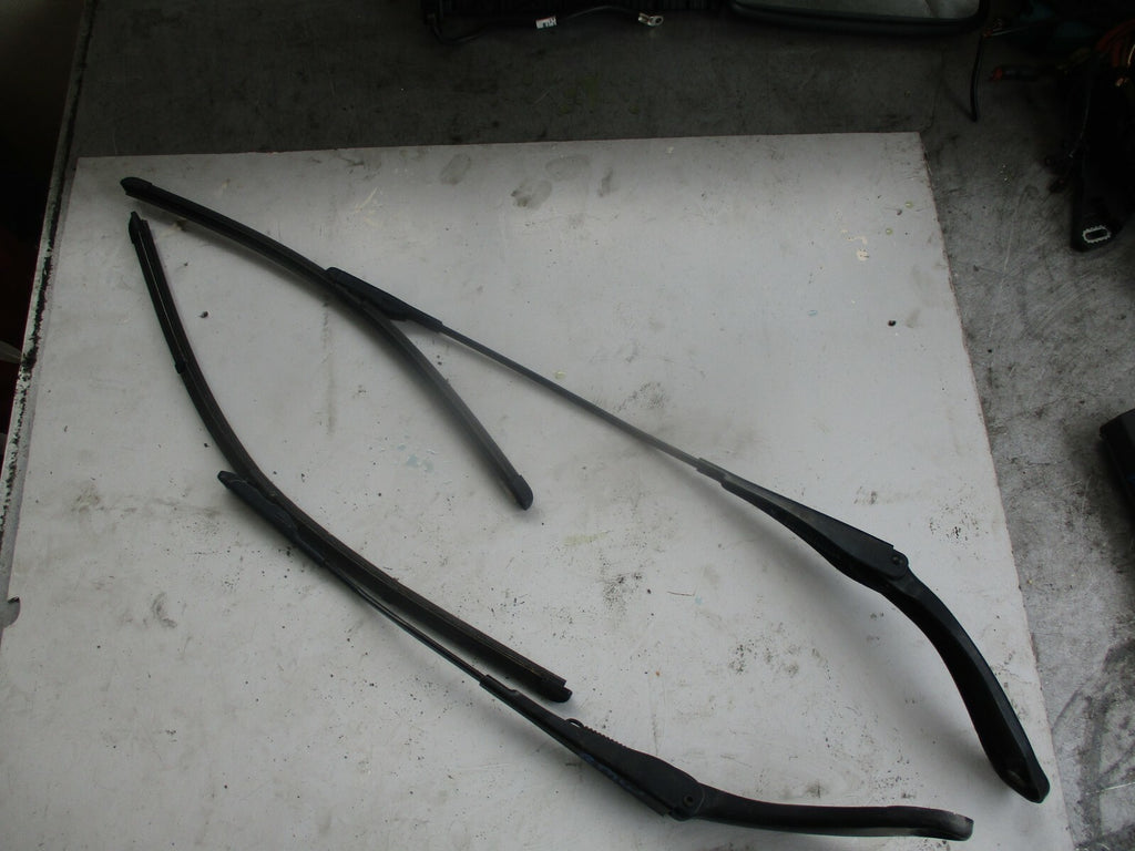 BMW 1 SERIES F20 F21 FRONT WIPER ARMS & BLADES BLACK PAIR