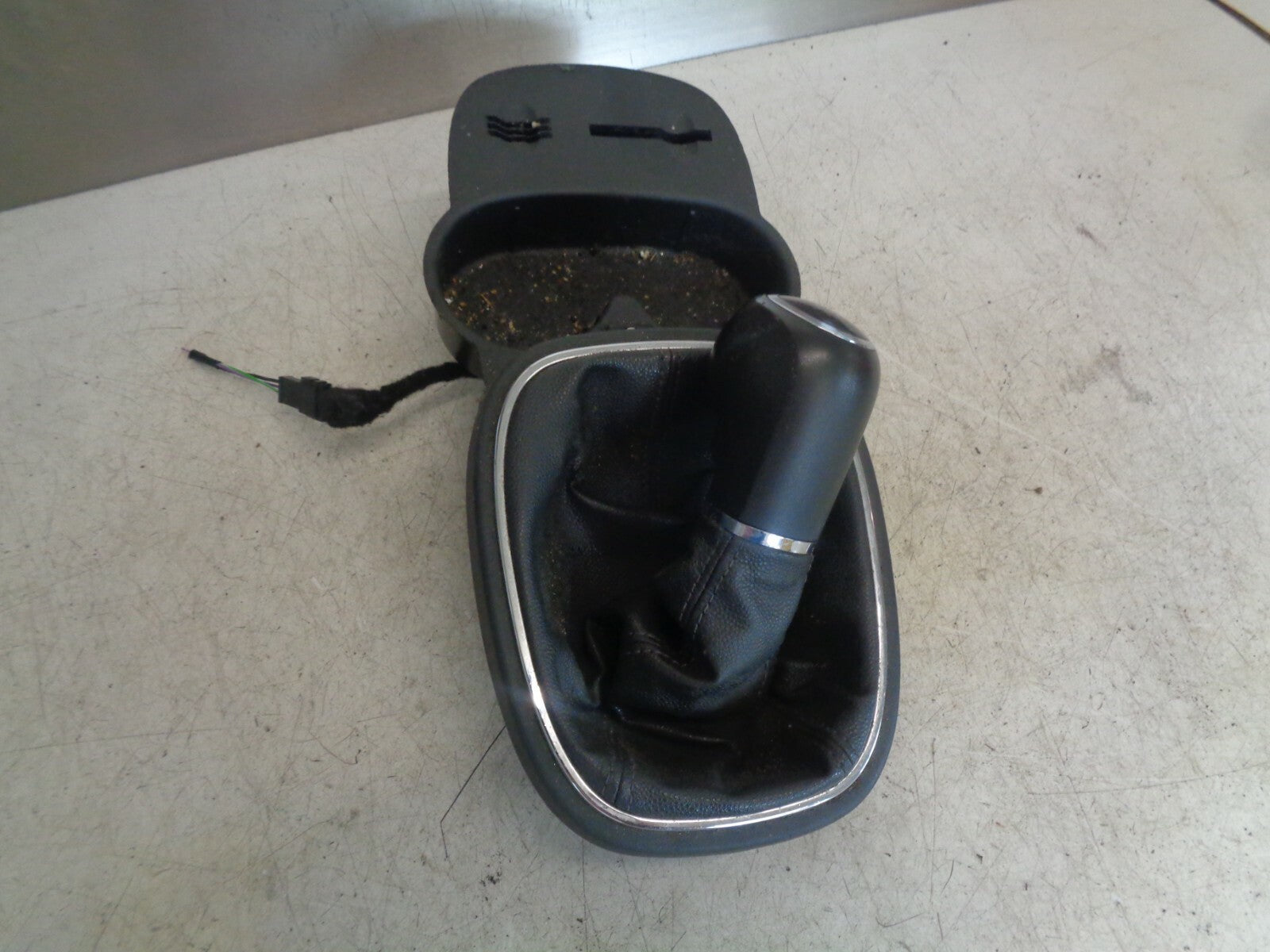 VAUXHALL CORSA D 2007 5 SPEED GEARSTICK KNOB CUP HOLDER 13205815