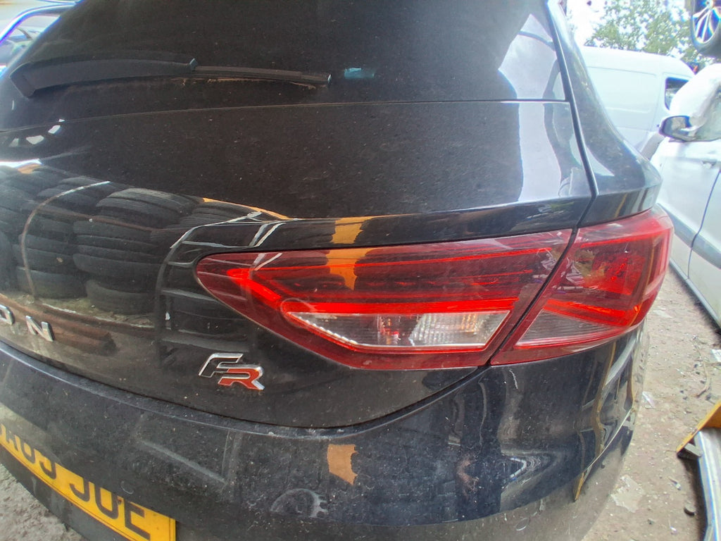 2015 SEAT LEON FR MK3 HATCH OSR DRIVER SIDE REAR INNER TAIL LIGHT LAMP
