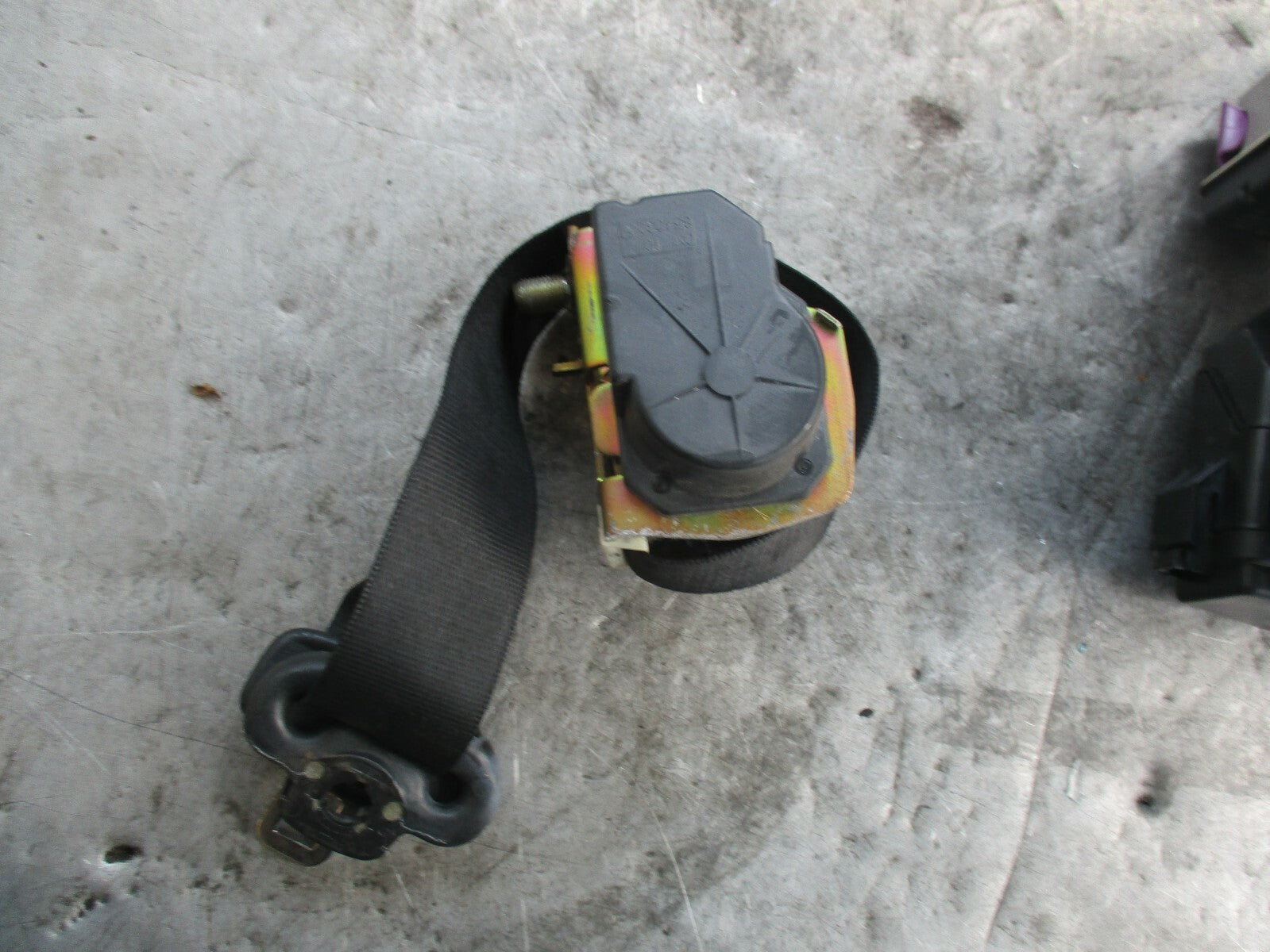 BMW Z3 E36 NS PASSENGER SIDE SEAT BELT