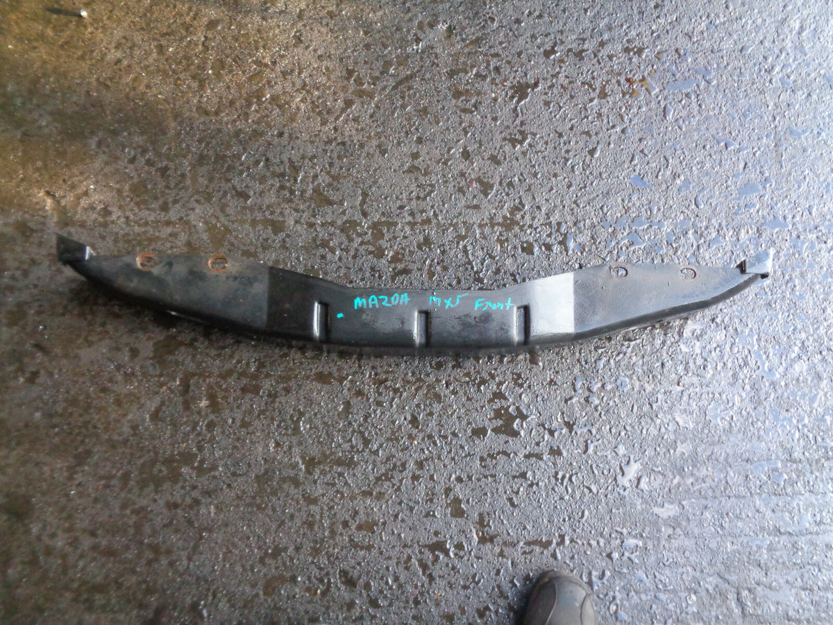 MAZDA MX5 NB MK2 2000 FRONT PLASTIC CRASH BUMPER REINFORCEMENT SUPPORT BAR BEAM