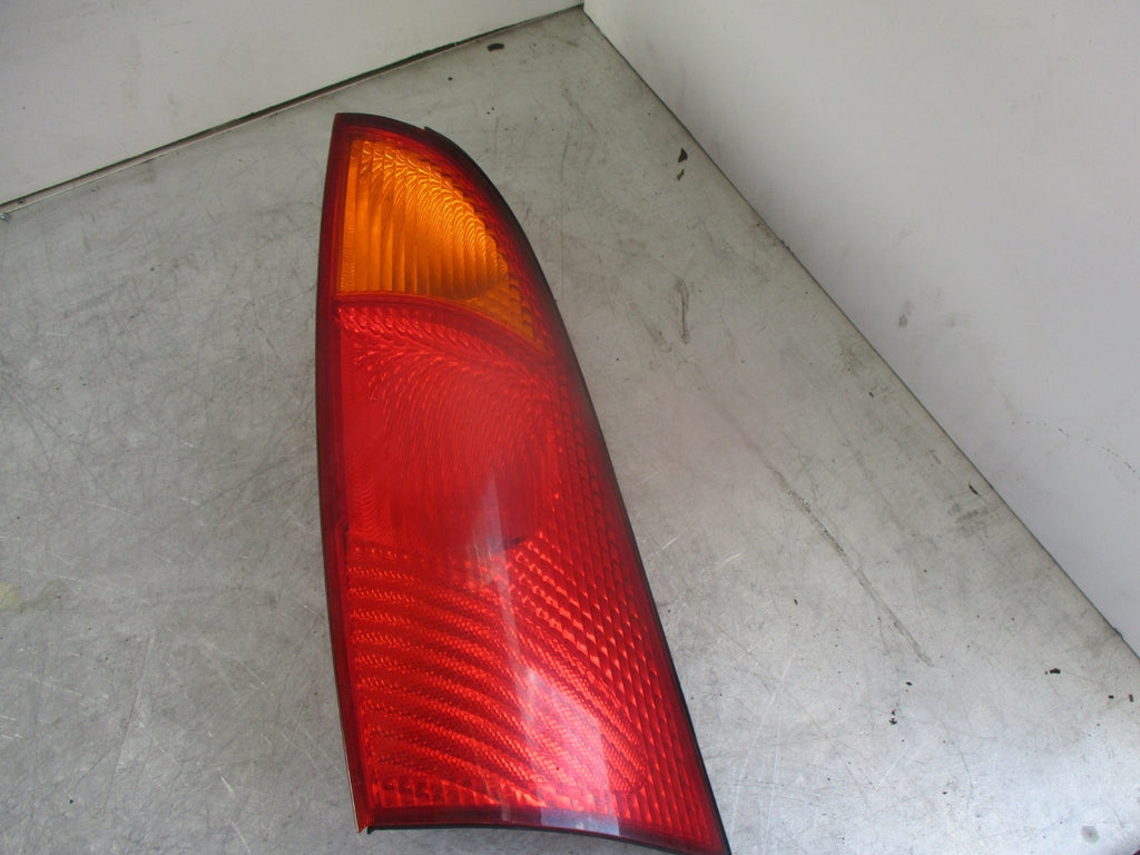 2002 FORD FOCUS FLIGHT 1.6 OSR DRIVERS SIDE REAR LIGHT TAIL LIGHT 1M5113405