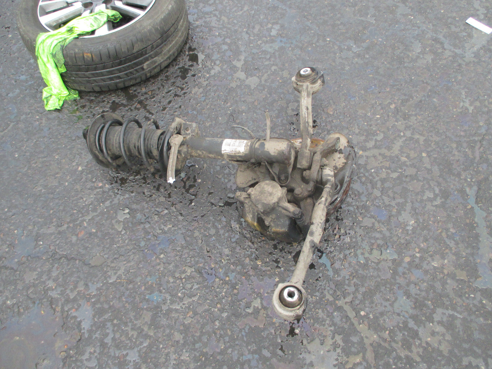 2014 MERCEDES C CLASS W204 C220 2.1 DIESEL FRONT PASSENGER LEG CALIPER HUB SHOCK