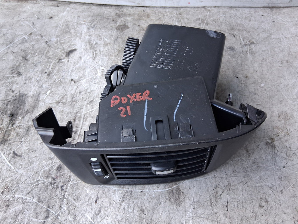 2021 PEUGEOT BOXER MK3 NSF PASSENGER SIDE FRONT LEFT AIR VENT 385822