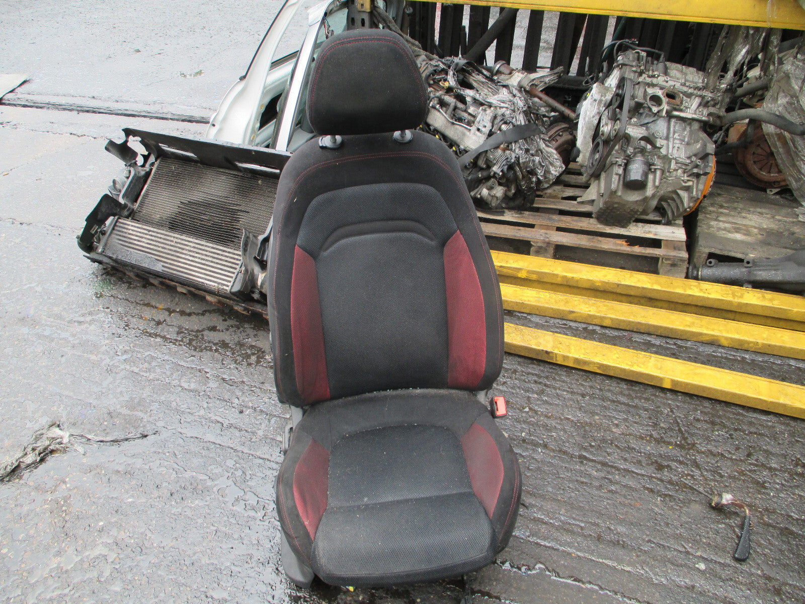 FIAT BRAVO MK2 2009 OSF DRIVER SIDE FRONT COMPLETE SEAT FABRIC RED