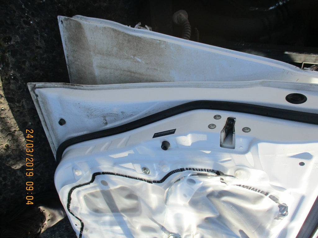 SUZUKI CELERIO LF (MK1) NSF PASSENGER SIDE FRONT BARE DOOR WHITE (DAMAGED)