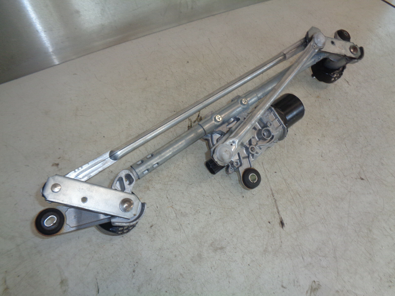 2019 NISSAN X TRAIL T32 MK3 FRONT WINDSCREEN WIPER MOTOR LINKAGE
