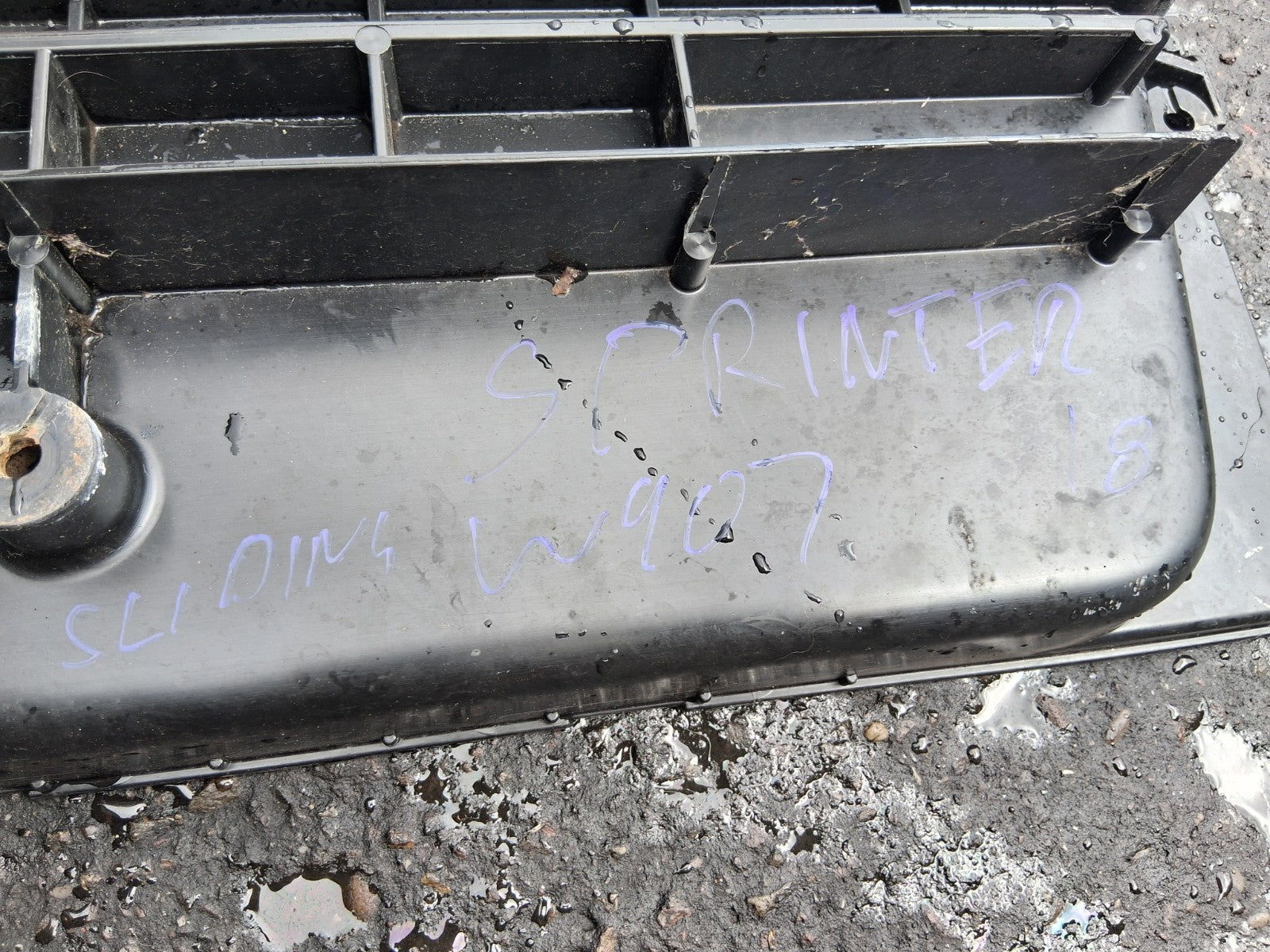 2020 MERCEDES BENZ SPRINTER NS PASSENGER SIDE SLIDING DOOR STEP TRIM A9106860500