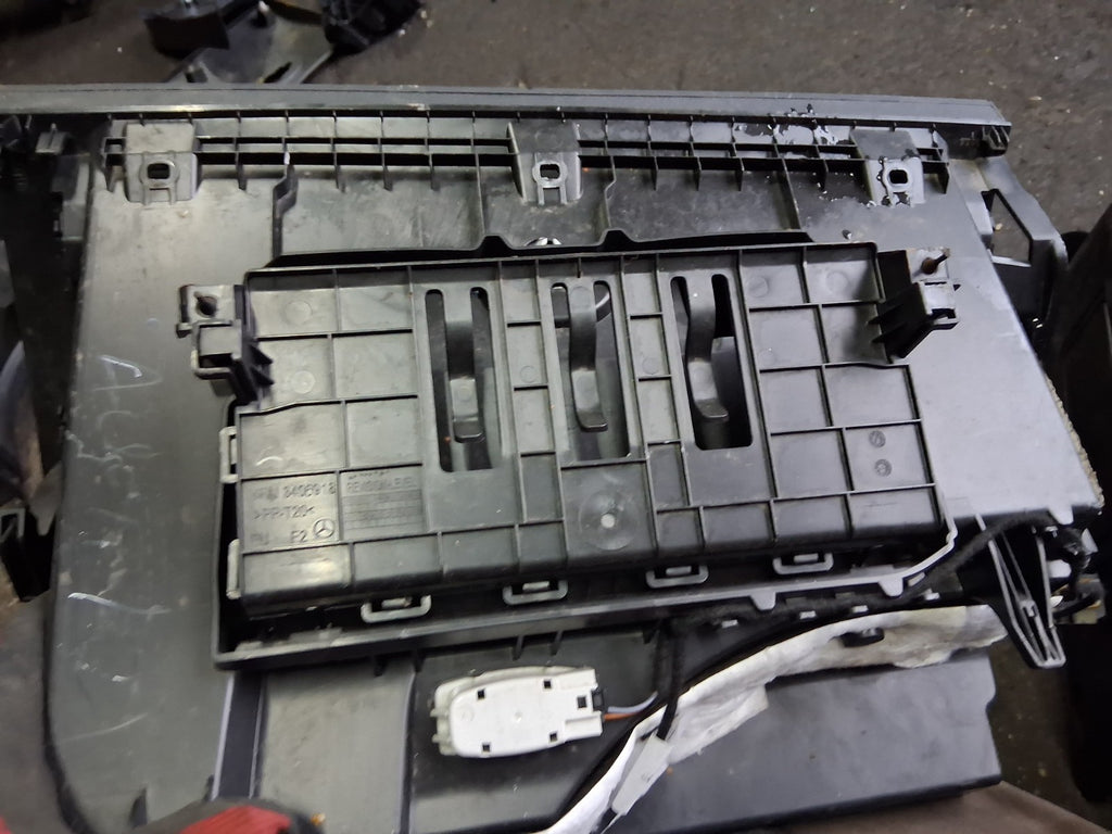 2021 MERCEDES A CLASS V177 DASHBOARD GLOVE BOX STORAGE COMPARTMENT 3406918