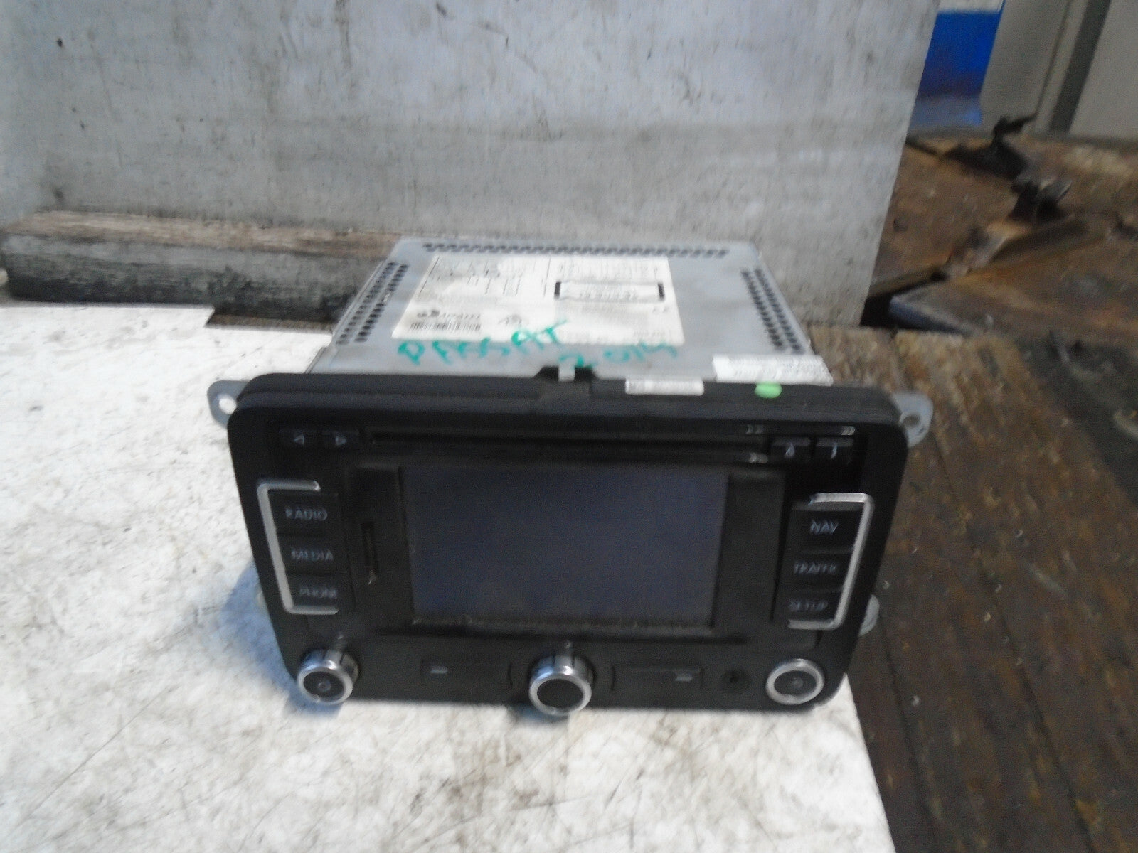 VW VOLKSWAGEN PASSAT 2014 B7 SAT NAV CD PLAYER DISPLAY HEAD UNIT 3C8035279G