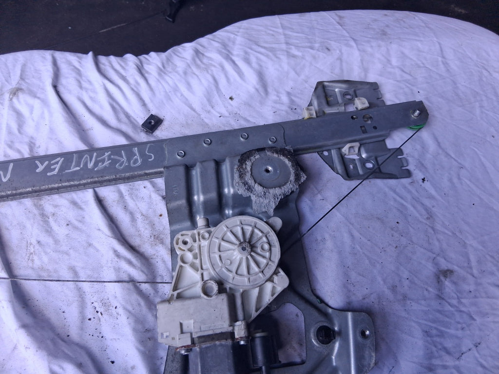 2012 MERCEDES SPRINTER W906 PASSENGER SIDE WINDOW MOTOR & REGULATOR