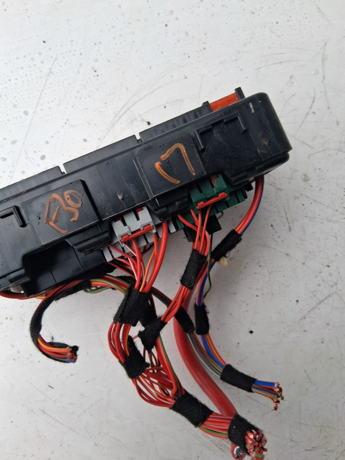 BMW F30 3 SERIES 2017  FRONT POWER DISTRIBUTION FUSE BOX  938906801
