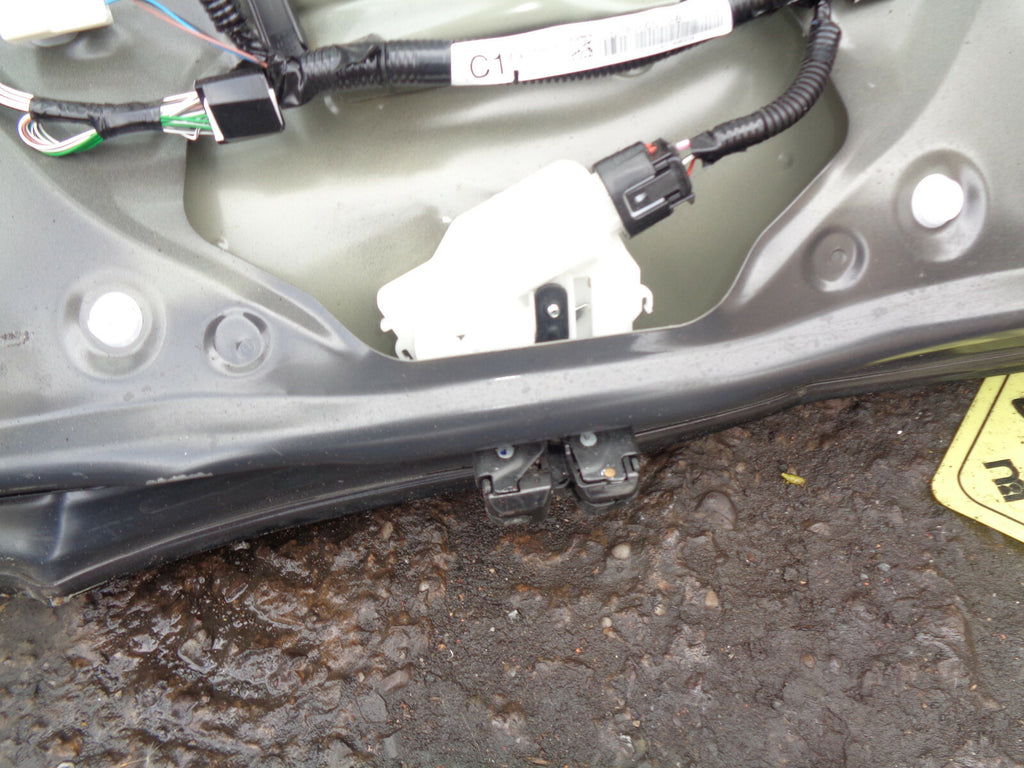 TOYOTA YARIS MK3 FACELIFT 2019 REAR BOOTLID TAILGATE DAMAGED BLACK