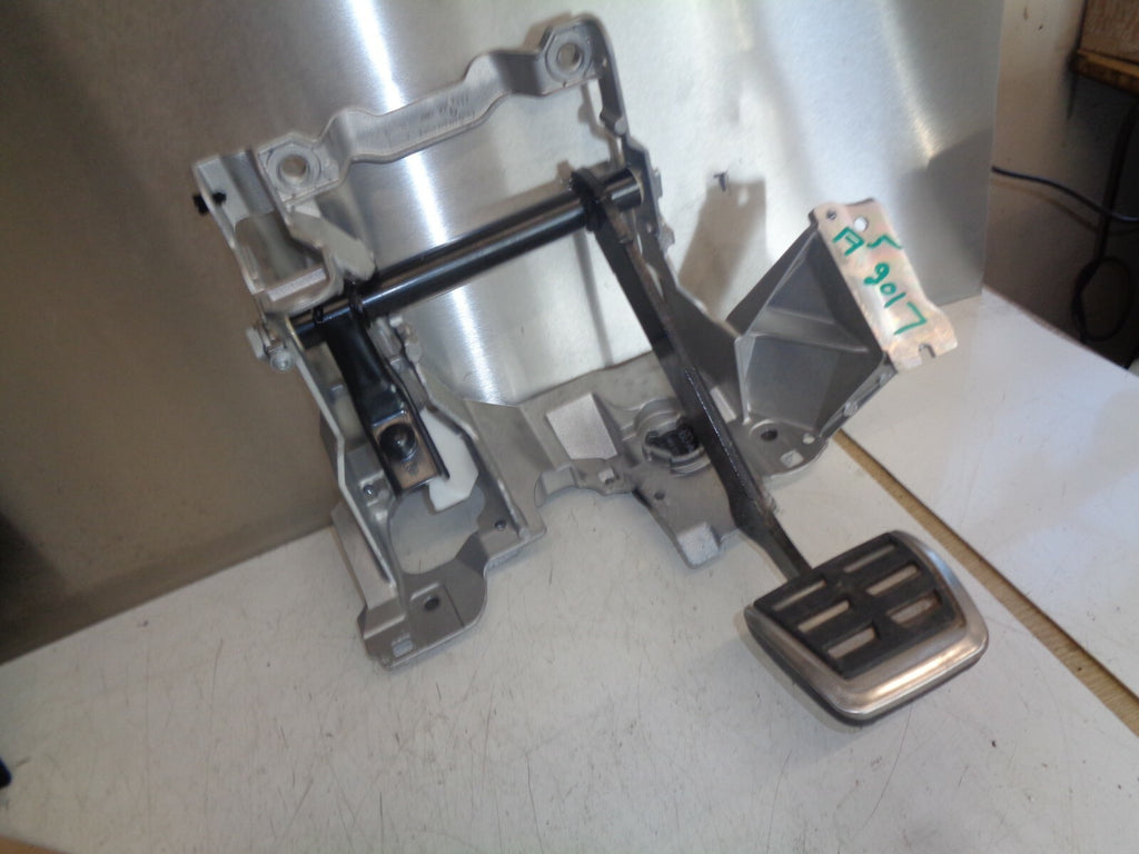 AUDI A5 2017 8W S LINE AUTOMATIC BRAKE PEDAL & MOUNT 8W2723117