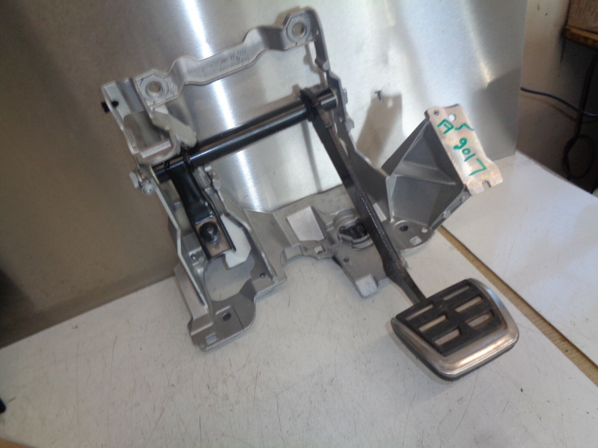 AUDI A5 2017 8W S LINE AUTOMATIC BRAKE PEDAL & MOUNT 8W2723117