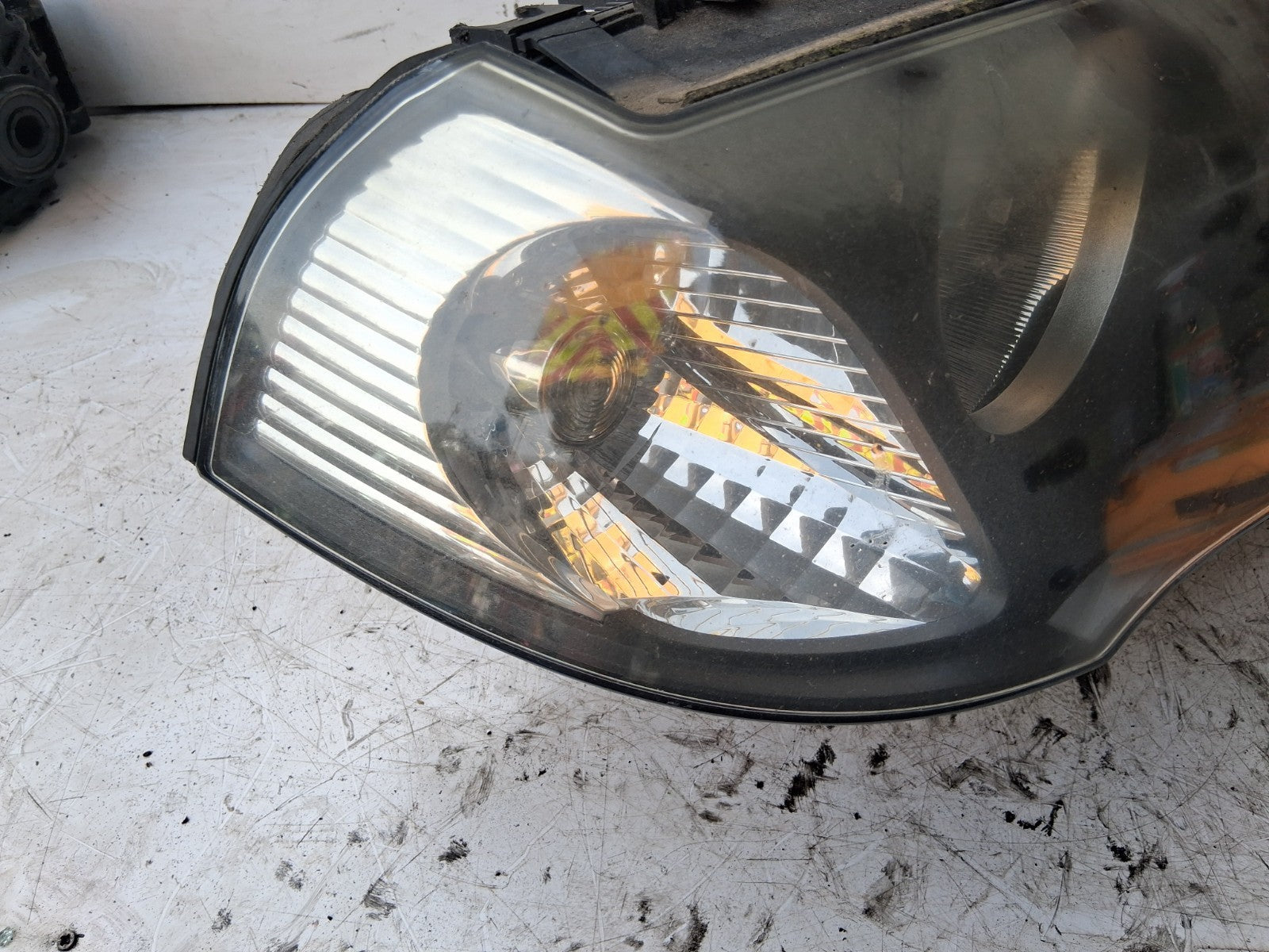 2004 BMW X3 E83 OSF DRIVER SIDE FRONT RIGHT HEADLIGHT 1305630416