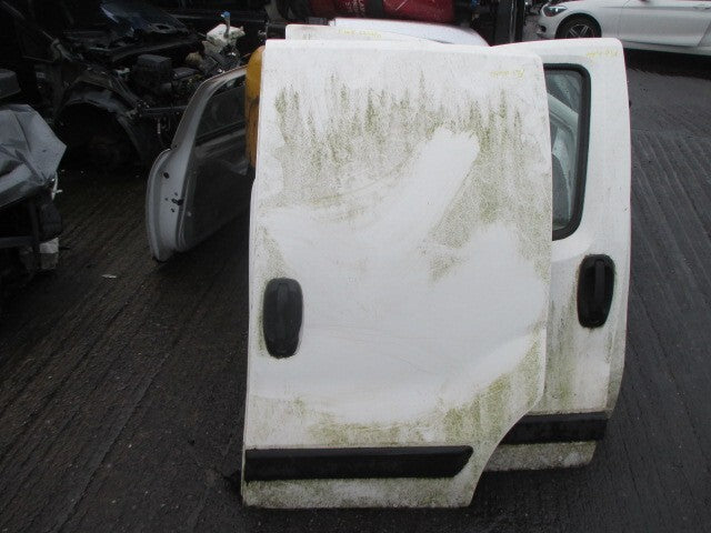 2013 FIAT DOBLO NSF PASSENGER SIDE SLIDING DOOR WHITE