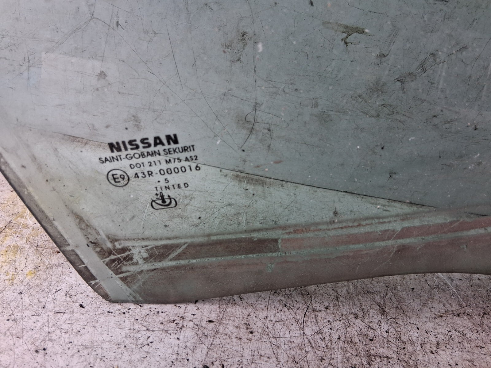 2006 NISSAN PATHFINDER OSF DRIVER SIE FRONT RIGHT WINDOW GLASS 43R000016