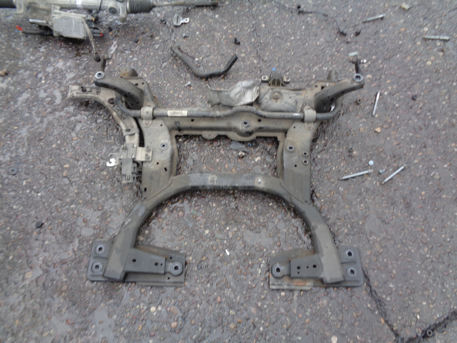 MERCEDES A CLASS 2017 FRONT SUBFRAME SUPPORT  MOUNT BEAM AXLE A2463203411