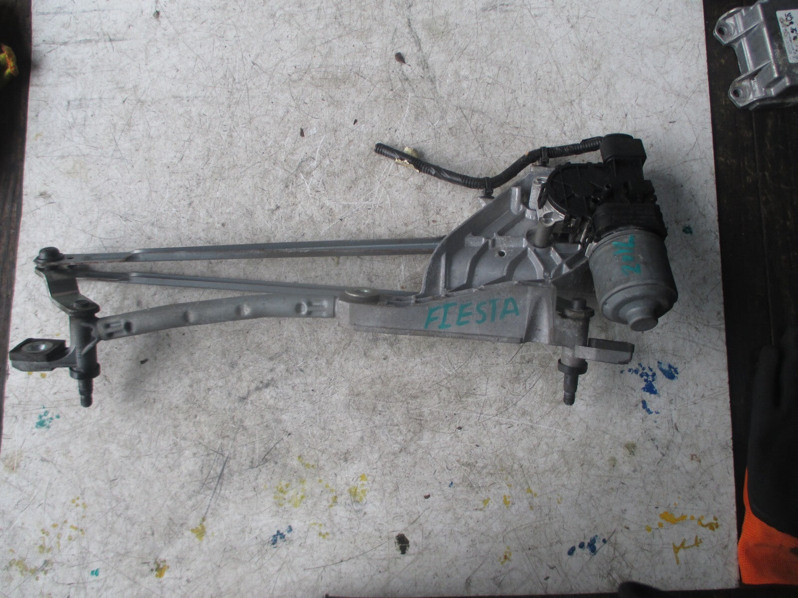FORD FIESTA 2012 GENUINE FRONT WIPER MOTOR AND LINKAGE 8A6117B571