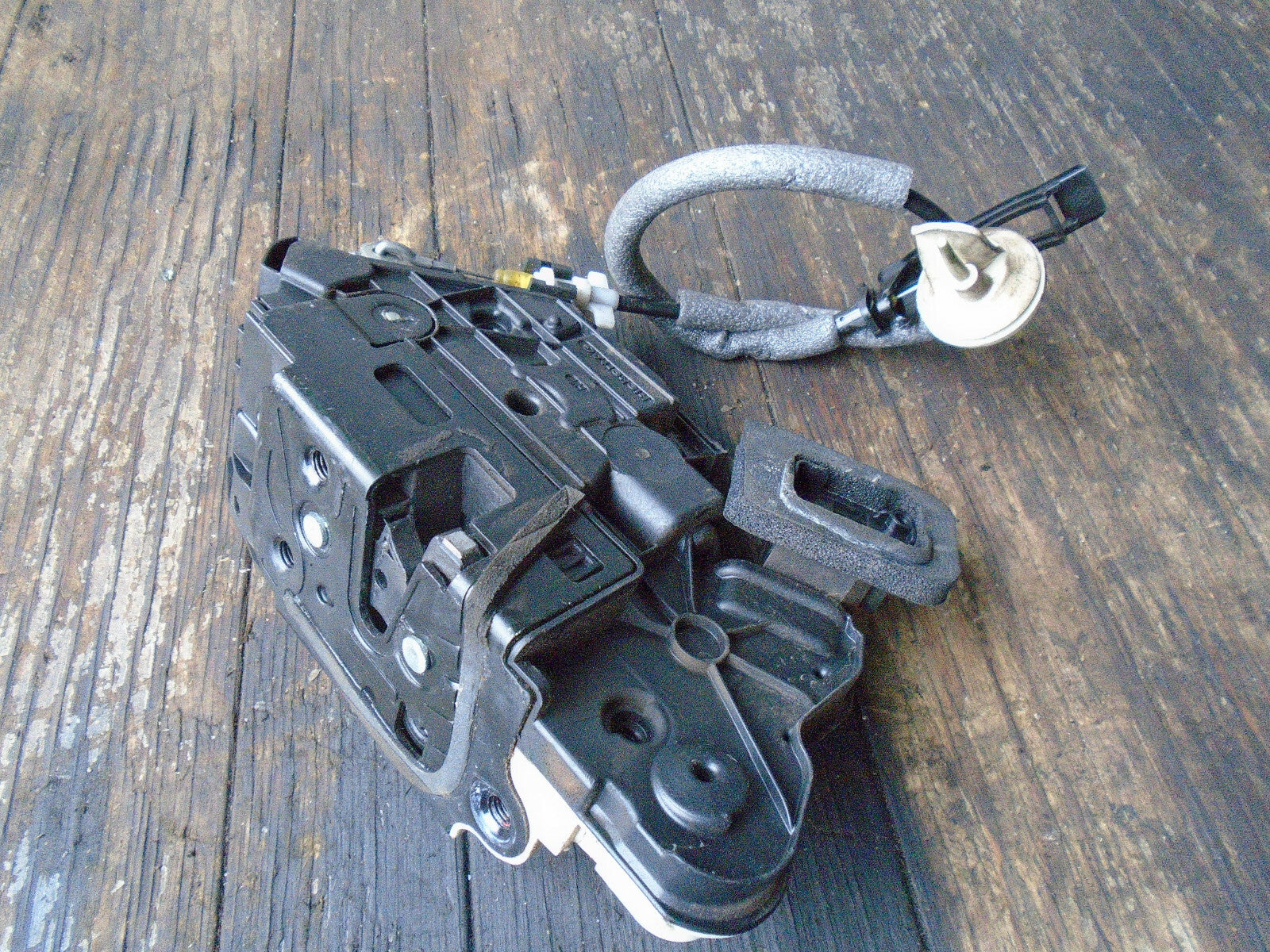 VW VOLKSWAGEN GOLF MK7 2013 OSF DRIVER SIDE FROBT DOOR LOCK MECHNAISM 5K2837016D