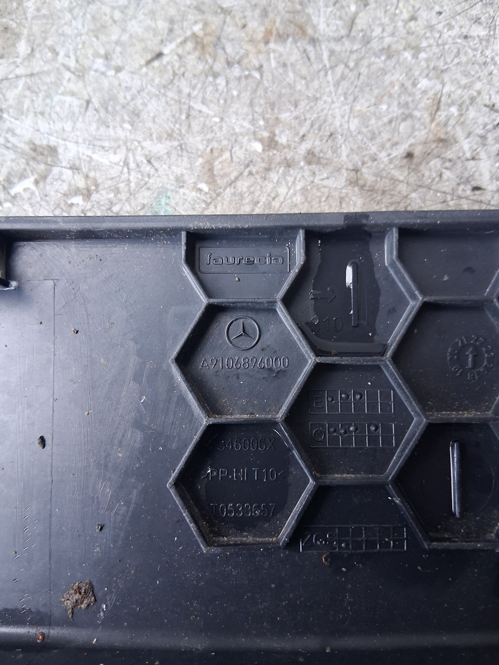 2023 MERCEDES SPRINTER REAR STEP COVER PANEL TRIM A9106896000