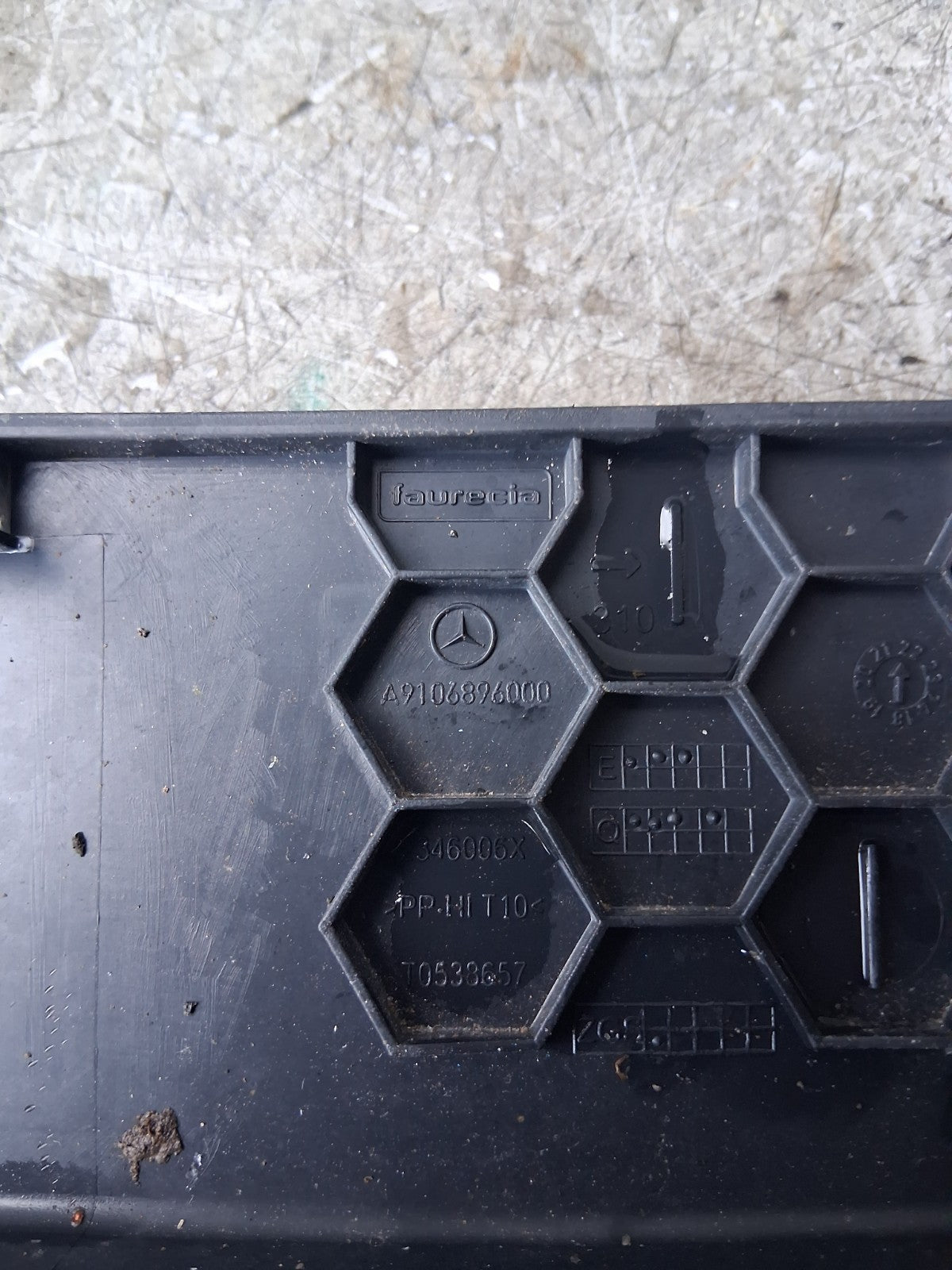 2023 MERCEDES SPRINTER REAR STEP COVER PANEL TRIM A9106896000