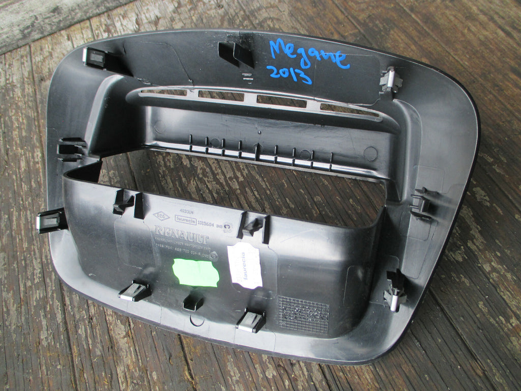 RENAULT MEGANE MK3 2013 DISPLAY CLOCK SURROUND 628700004