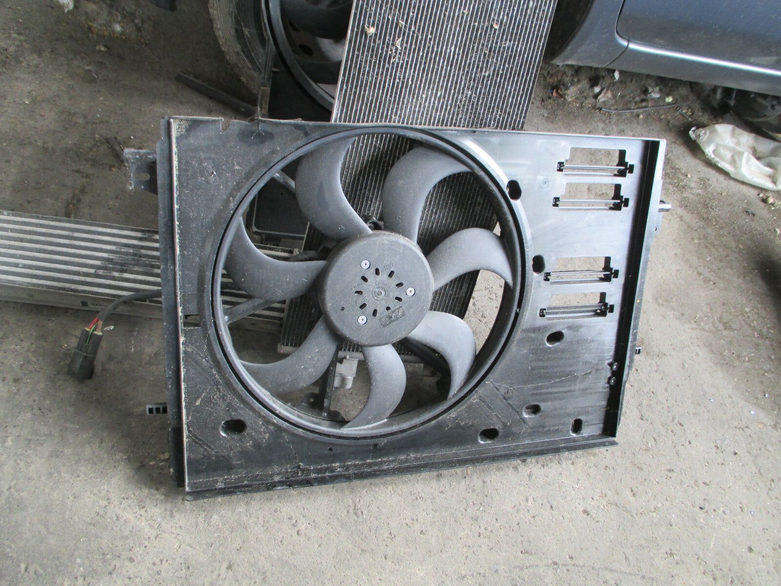 NISSAN QASHQAI J11 MK2 1.5 DCI COOLING FAN & HOUSING 21481HV80B