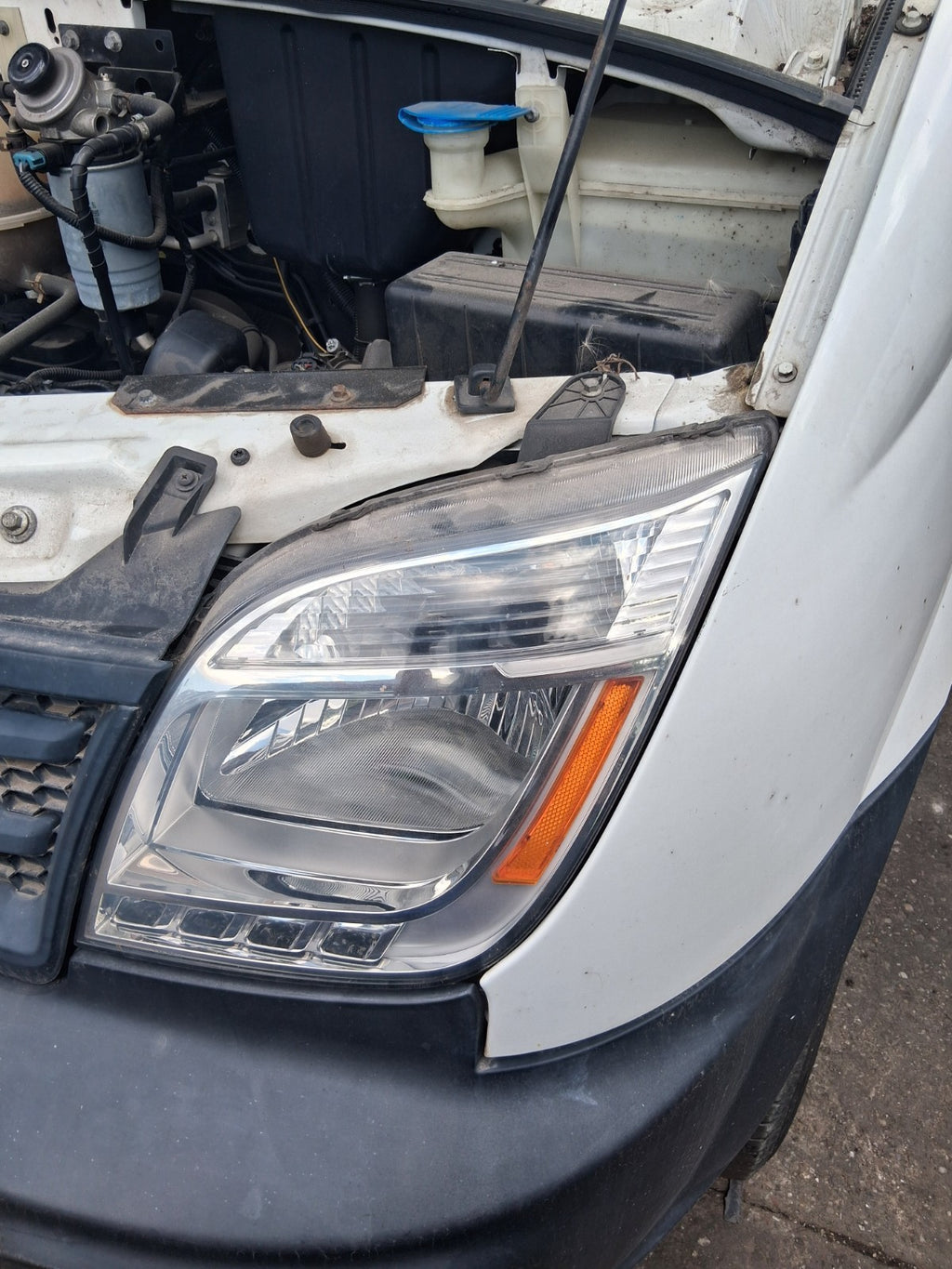 2020 SAIC LDV V80 NSF PASSENGER SIDE FRONT LEFT HEADLIGHT HEAD LAMP