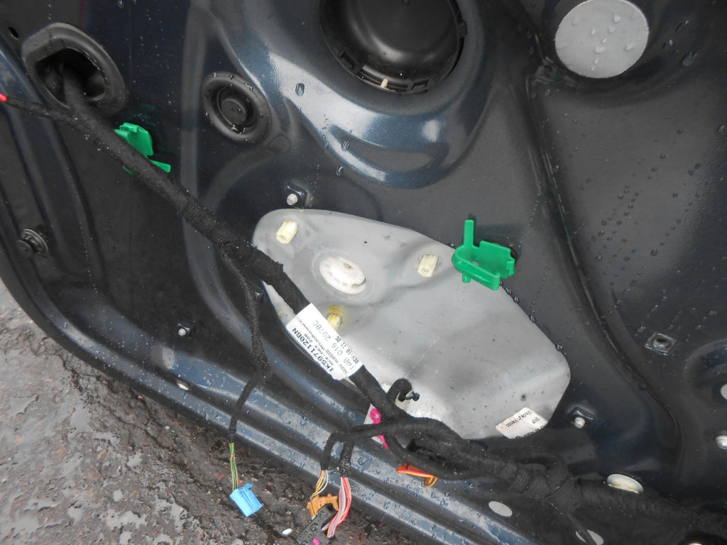 VW VOLKSWAGEN JETTA A5 1K5 (MK5) OSF DRIVER SIDE FRONT BARE DOOR SHELL BLUE