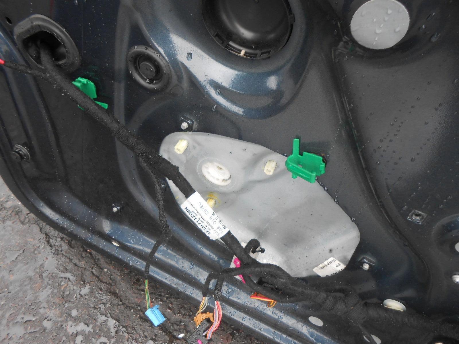 VW VOLKSWAGEN JETTA A5 1K5 (MK5) OSF DRIVER SIDE FRONT BARE DOOR SHELL BLUE