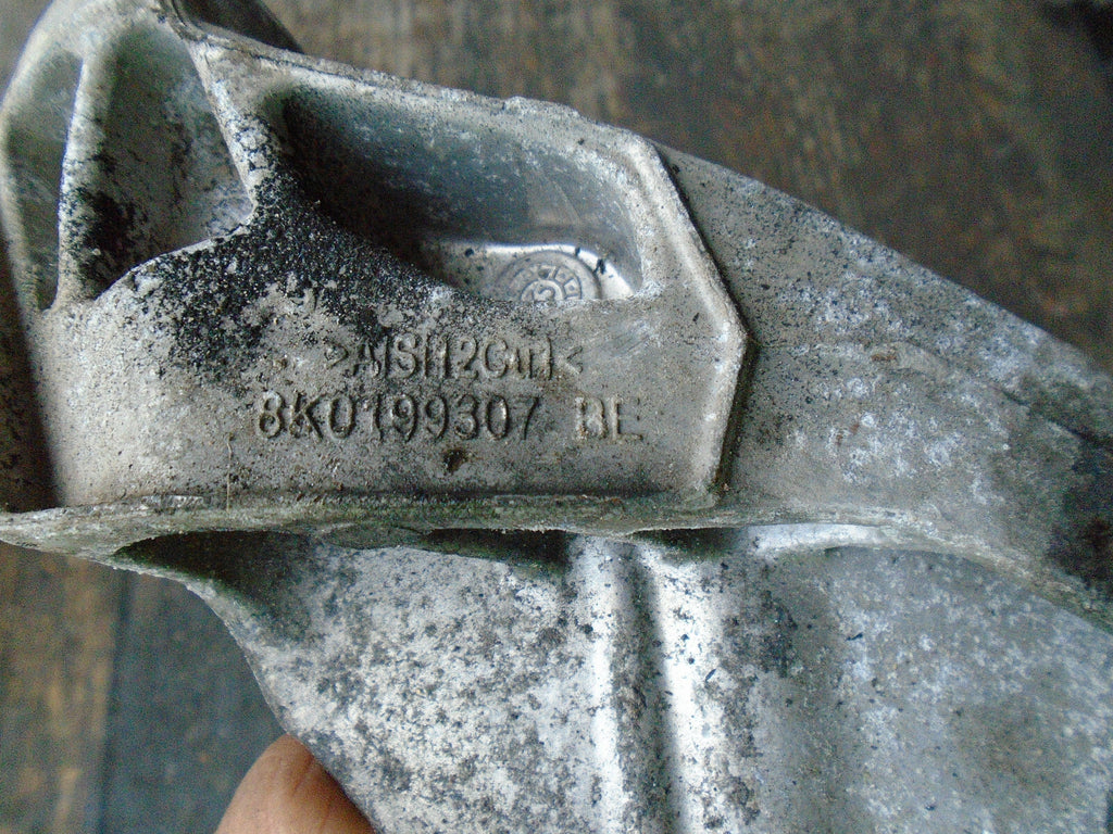 AUDI A4 2014 2.0 DIESEL NS PASSENGER SIDE ENGINE MOUNTING BRACKET 8K0199307