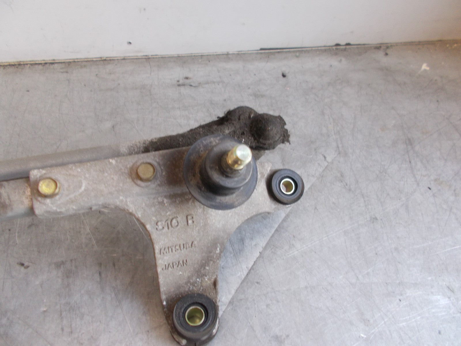 HONDA CRV MK1 2001 FRONT WINDSCREEN WIPER MOTOR LINKAGE MECHANISM