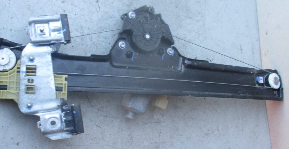 2018 FORD ECOSPORT PASSENGER SIDE FRONT WINDOW MOTOR REGULATOR GN15-A23201
