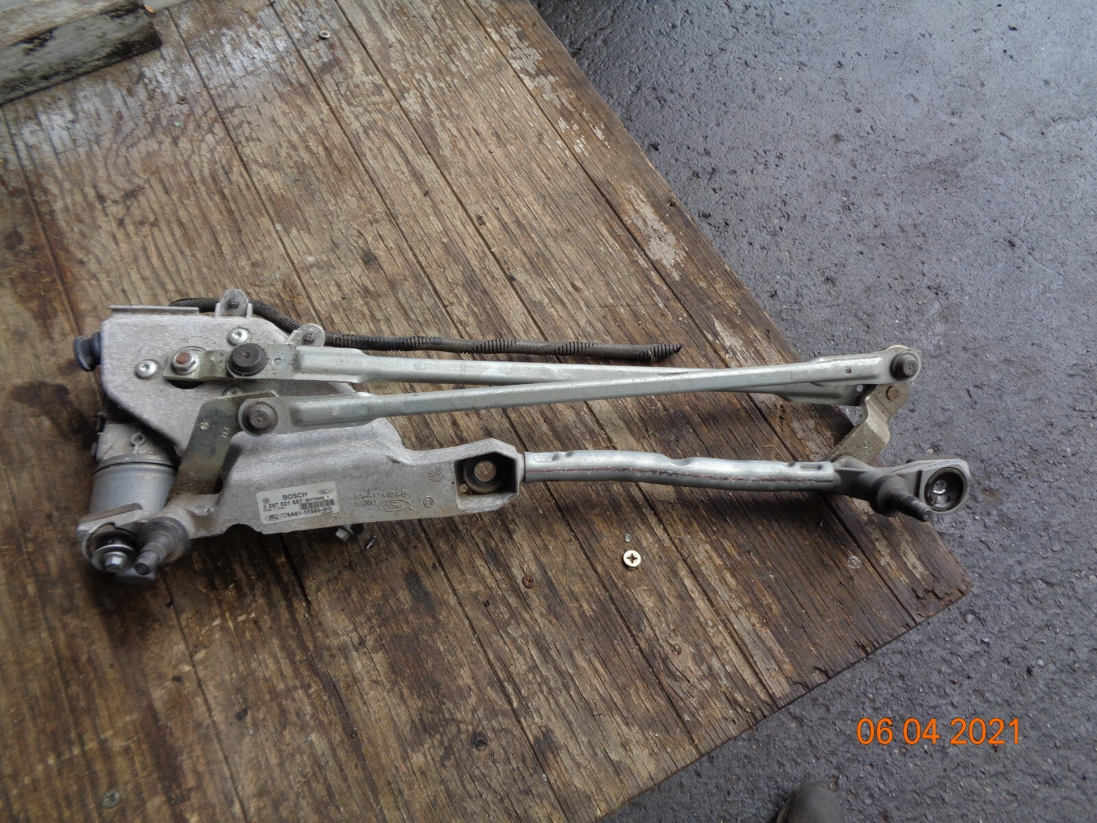 FORD FIESTA MK7 2017 FRONT WIPER MOTOR MECHANISM AND LINKAGE 8A61-17500-BG
