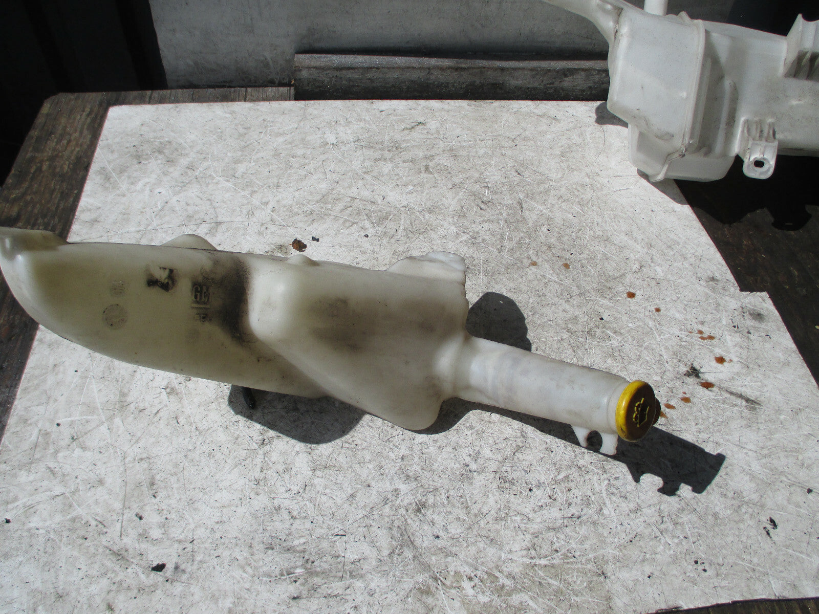ZAFIRA A 2003 WINDSCREEN WASHER BOTTLE TANK BOTTLE WITH WATER PUMP MOTOR