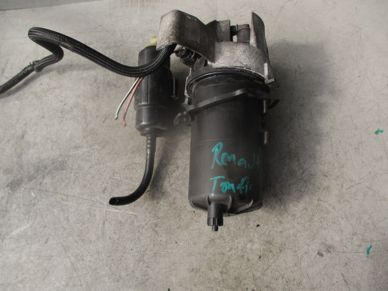 2014 RENAULT TRAFFIC 2.0 DIESEL FUEL FILTER HOUSING 8200780972