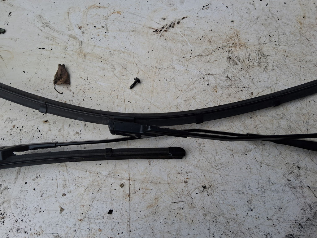 2018 FORD MONDEO MK5 FRONT WINDSCREEN BOTH WIPER ARMS