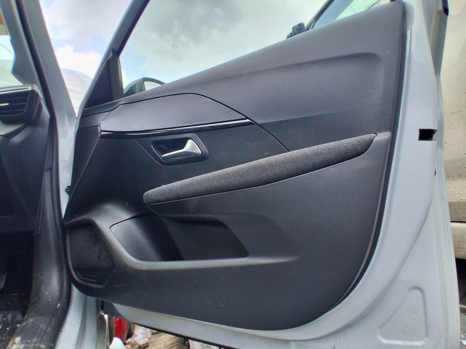 2025 PEUGEOT 208 MK2 OSF DRIVER SIDE FRONT DOOR CARD PANEL