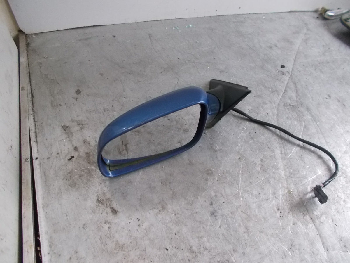 VOLKSWAGEN PASSAT NS/ PASSENGER SIDE BLUE ELECTRIC WING MIRROR RLL36943