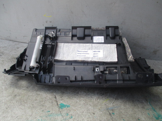 2004 BMW 1 SERIES E87 FRONT DASHBOARD STORAGE GLOVE BOX COMPARTMENT