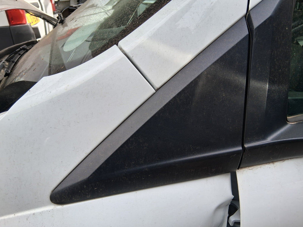 2024 FORD TRANSIT CONNECT MK2 NSF PASSENGER SIDE FRONT WING TRIM PLASTIC