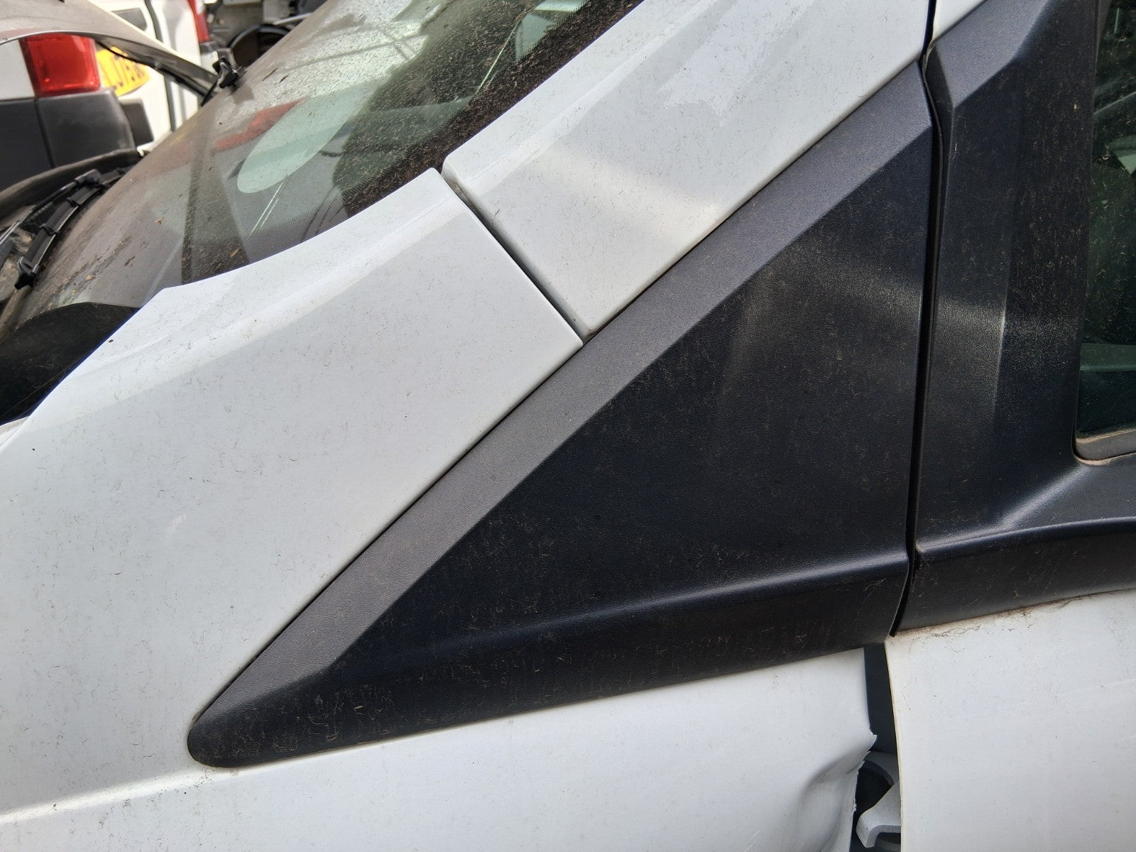 2024 FORD TRANSIT CONNECT MK2 NSF PASSENGER SIDE FRONT WING TRIM PLASTIC