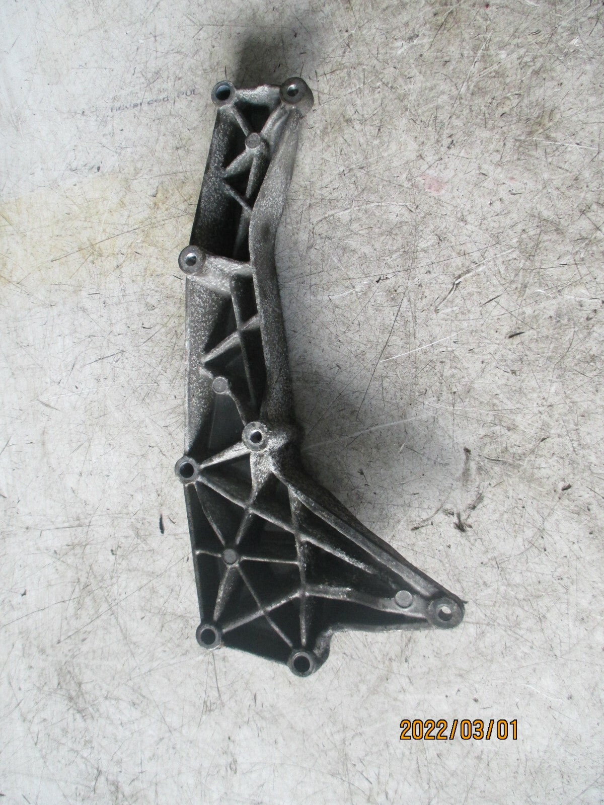 AUDI A5 8T 2011 2.0 TDI CAG  EGR MOUNT BRACKET SUPPORT 03L131159