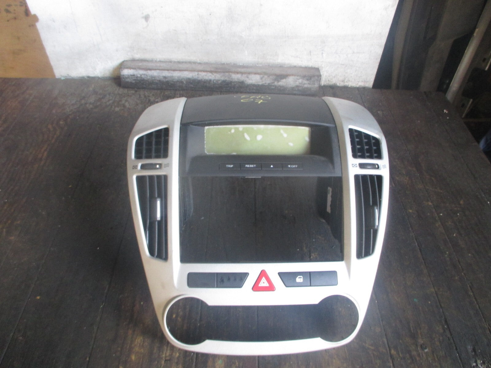 KIA CEED 2007 STEREO SURROUND TRIM AIR VENTS