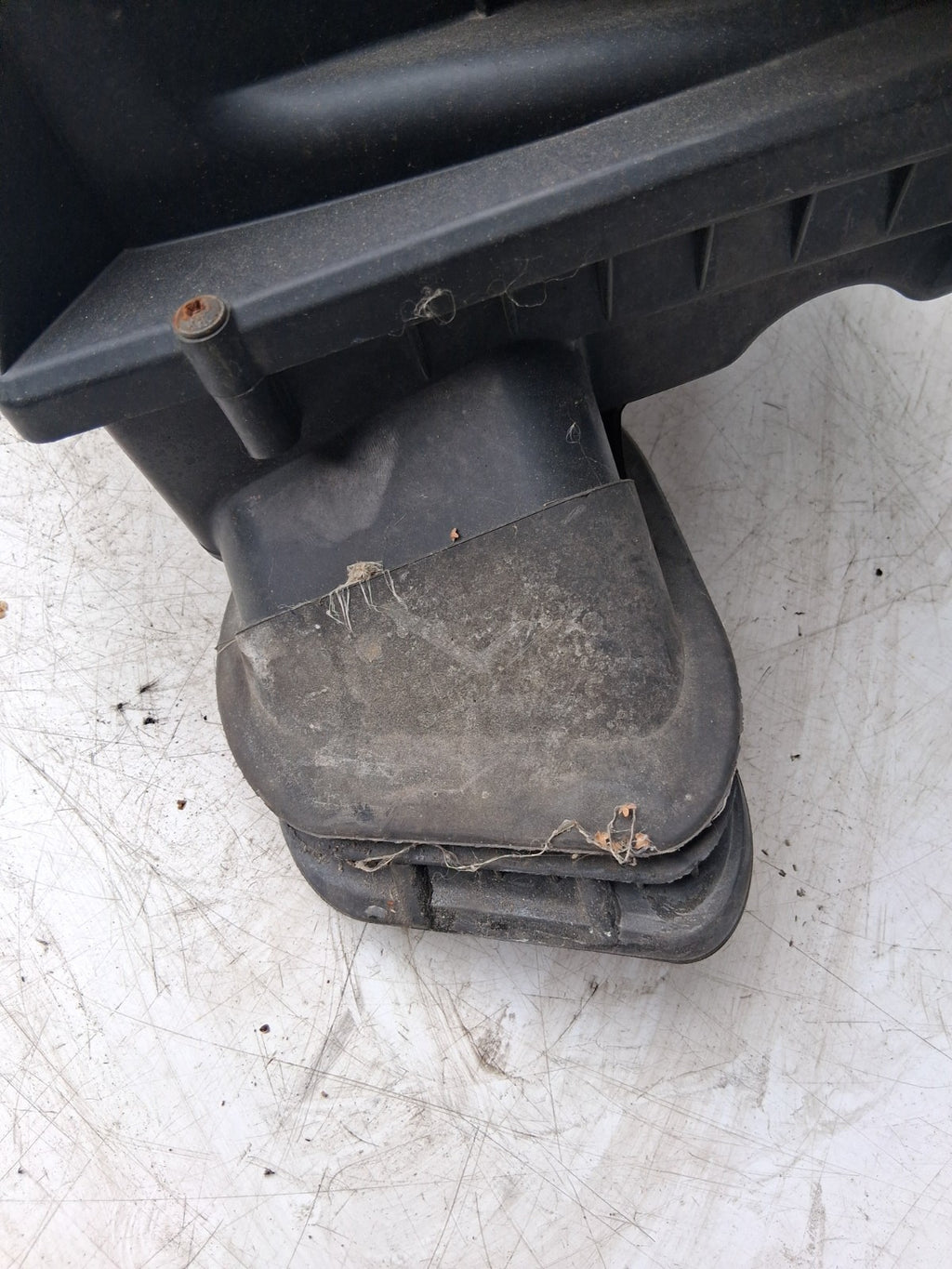 2013 VAUXHALL ASTRA J ESTATE AIR FILTER HOUSING BOX