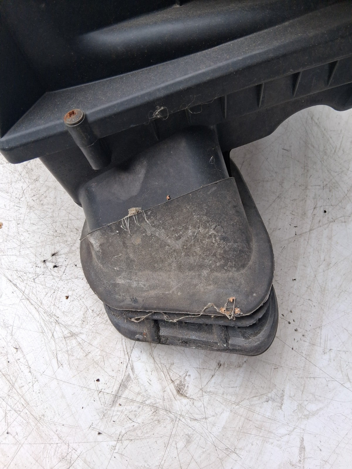 2013 VAUXHALL ASTRA J ESTATE AIR FILTER HOUSING BOX