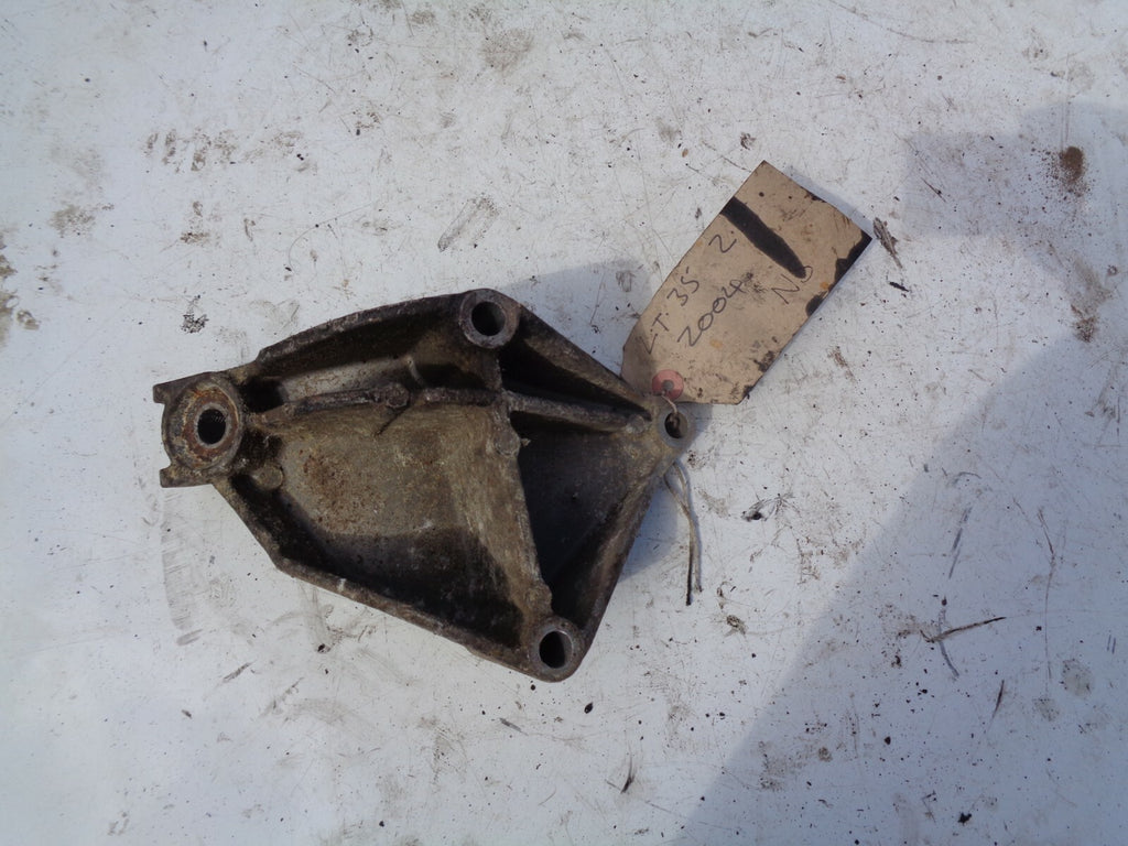 VW VOLKSWAGEN LT35 LT 35 2.5 2004 ENGINE MOUNT SUPPORT BRACKET 074199307B