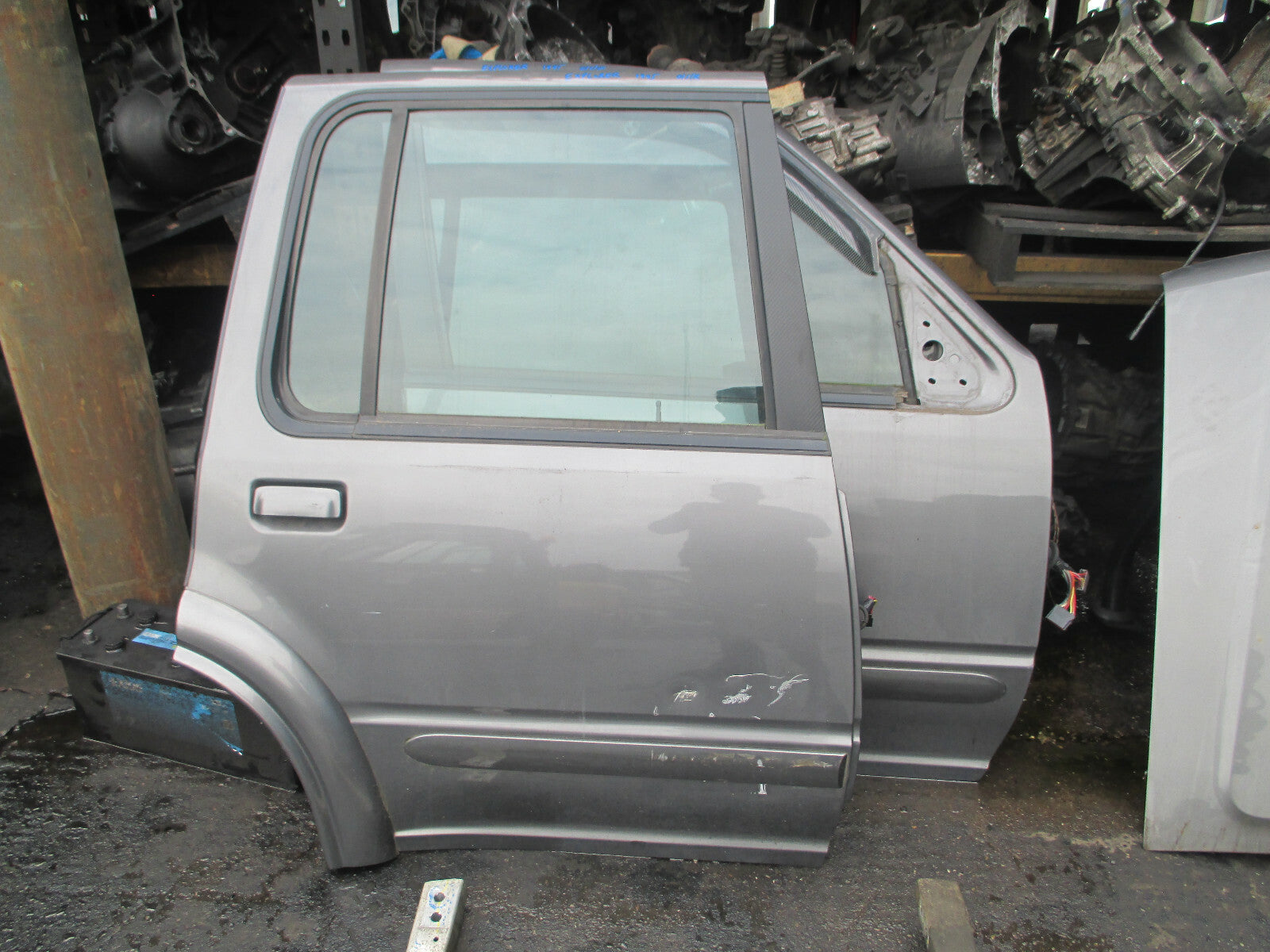 FORD EXPLORER 2000 OSR DRIVER SIDE REAR COMPLETE DOOR PLATINUM METALLIC